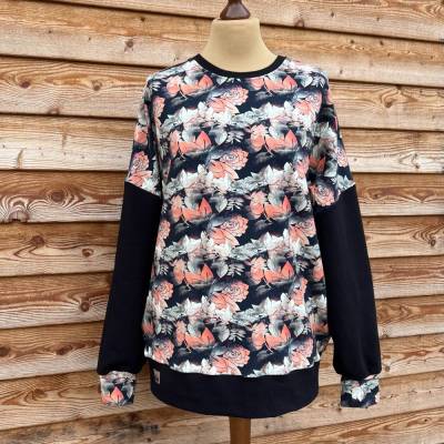 Kuschliger Pulli Blumen auf Sweat Gr. L schwarz orange