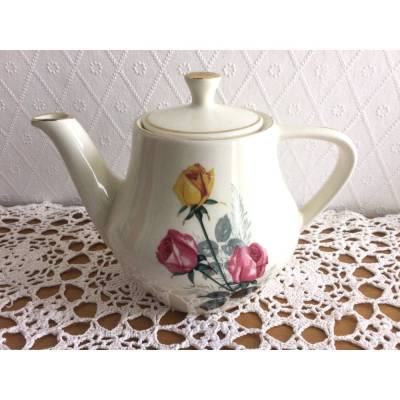 Vintage Teekanne mit Rosen-Dekor aus den 50er/60er Jahren