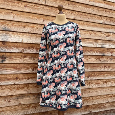 Kleid Größe 36/38 aus Sommersweat mit tollem Blumenmotiv