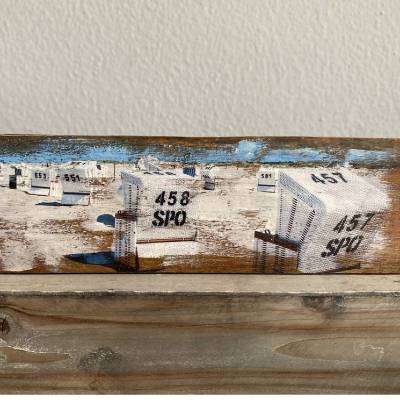 Strandkorb Fotokunst auf Eichen-Altholz – Upcycling Wandbild aus Sankt Peter-Ording, handgemachtes Unikat