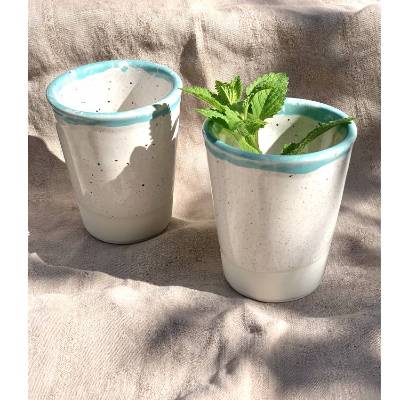  Handgemachter Trinkbecher aus hochwertigem Steingut – einzigartig in Form und Glasur. Ideal für Kaffee, Tee & mehr