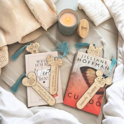 Handgefertigte gravierte Holz-Lesezeichen mit Sprüchen und Tiermotiven