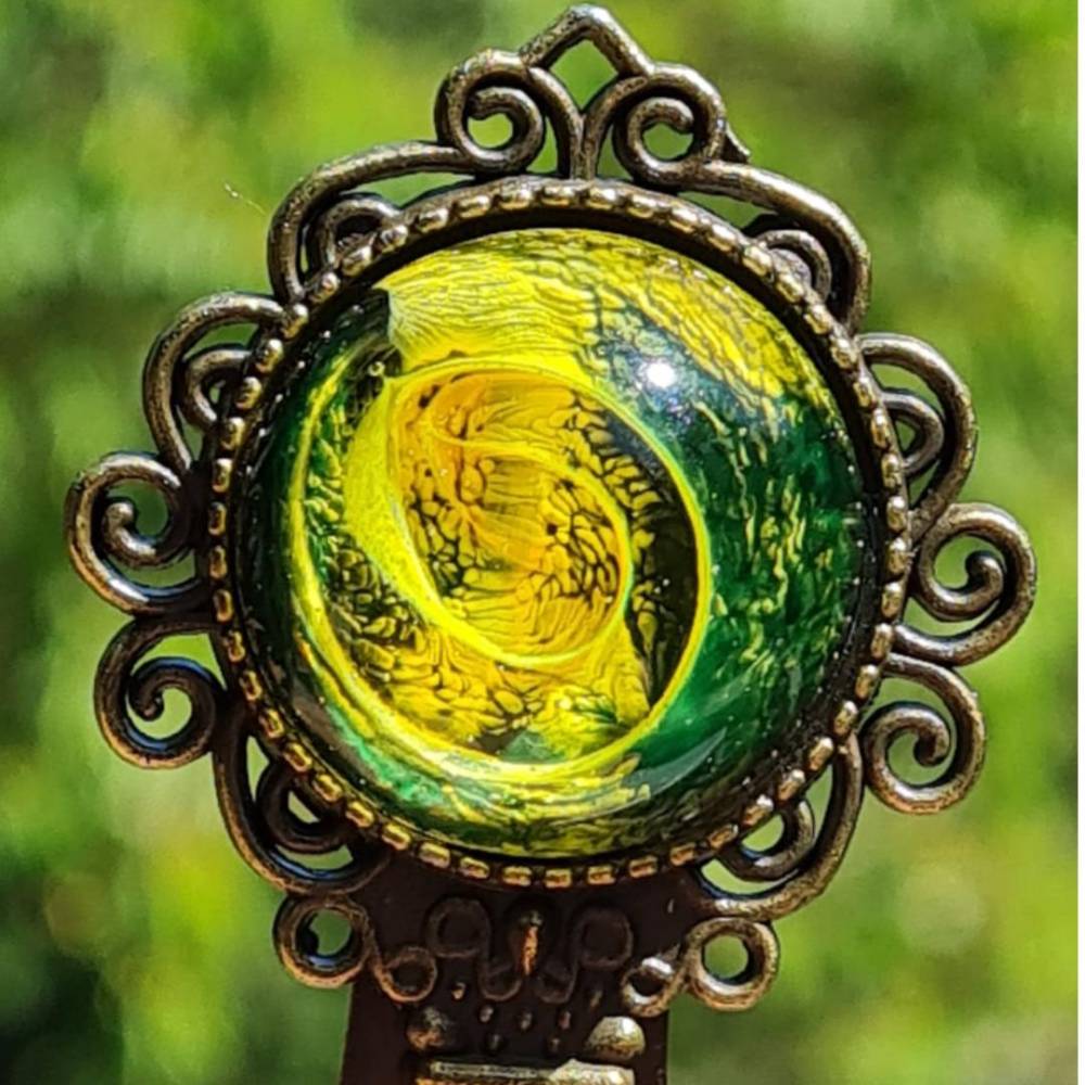 Lesezeichen mit Metallklammer und Cabochon aus Epoxidharz – stilvoll & einzigartig - ein besonderes Geschenk für Leser Bild 1