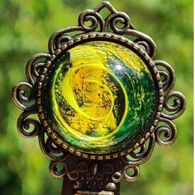 Lesezeichen mit Metallklammer und Cabochon aus Epoxidharz – stilvoll & einzigartig