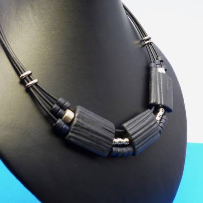 Keramikkette 3x3, schwarz, silber, Lederkette, Collier, Statementkette, Halskette, Handarbeit, Keramikschmuck