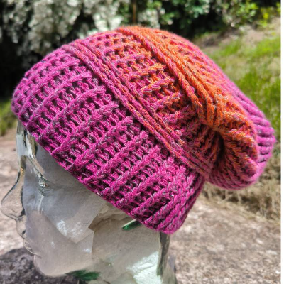 Stylische gehäkelte Mütze – Handarbeit mit weichem Materialmix