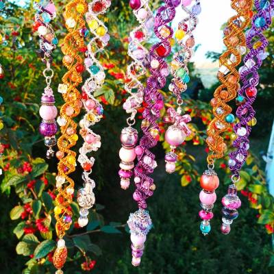 Bunter Sonnenfänger Spirale – Feng Shui Suncatcher & Fensterschmuck als Geschenk