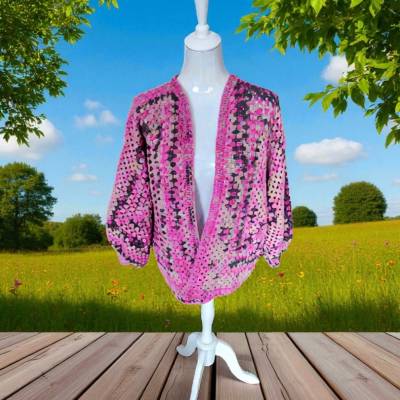 Hexagon Cardigan, gehäkelt, Handarbeit 