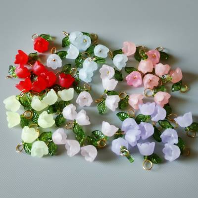 10 Maiglöckchen Anhänger Charms 3D Blume mit goldfarbenen Messingteilen 6 Farben zur Auswahl