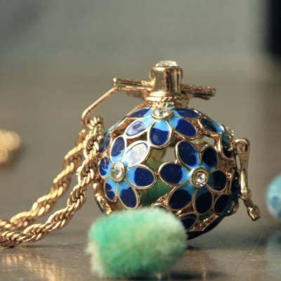 Retro Medaillon Weidekätzchen Blüten Prayerbox florales Geschenk für Sie Sommer origineller Vintage Style Schmuck