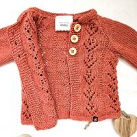 Baby Strickjacke CM in Tomatenrot und Größe 68/74 Bild 7