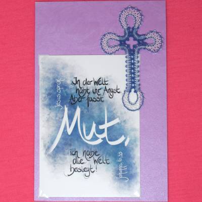 Geklöppeltes Kreuz mit Karte – Handarbeit in Weiß-Blau, Mutmacher-Grußkarte inklusive