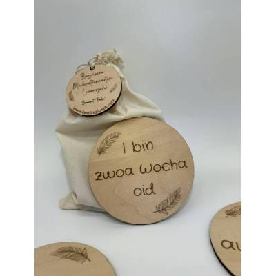Bayrische Meilensteinkarten aus Holz – 1. Lebensjahr | Geschenk zur Geburt im bayerischen Dialekt