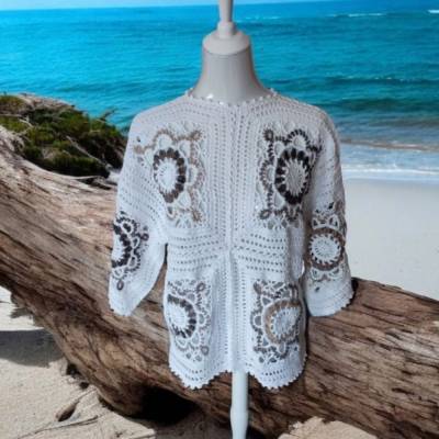 Grannysquare Top, gehäkelte Handarbeit