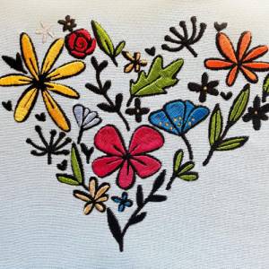 Stickdatei Blumenherz in 6 Größen, Maschinenstickerei, Stickmuster mit Blumen Motiv Bild 3