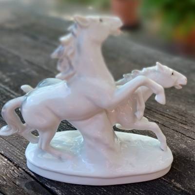 Zwei Pferde im Galopp Porzellanfigur Schneidig um 1940 – seltenes Sammlerstück