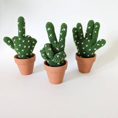 Kaktushand gehäkelt | gehäkelter Kaktus | lustige Geschenkidee Kollegen | witzige Deko  