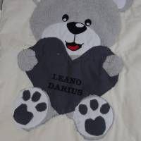 Krabbeldecke Patchwork mit appliziertem Teddy und Herz mit Namen Bild 2