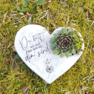Bepflanztes Herz aus Beton mit Schriftzug Grabschmuck Trauer Grabgesteck Grabherz Bild 1