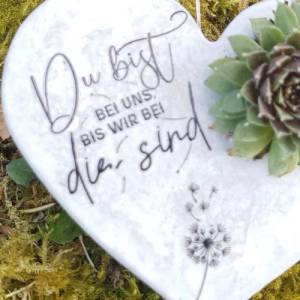 Bepflanztes Herz aus Beton mit Schriftzug Grabschmuck Trauer Grabgesteck Grabherz Bild 2
