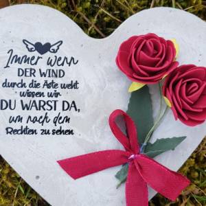 Herz aus Beton mit Schriftzug Kunstrose Grabschmuck Trauer Grabgesteck Grabherz Bild 1