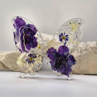 Schmetterling mit Blüten lila-weiß/ LED Lichtsockel
