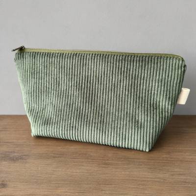 Kosmetiktasche aus olivgrünem Cord – handgemacht in zwei Größen mit wasserabweisendem Innenfutter