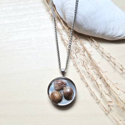 Halskette mit 3 kleinen Meeresschnecken