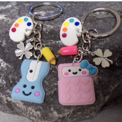 Personalisierbarer Schlüsselanhänger Anspitzer Taschenrechner Glücksbringer Schulanfang Geschenk