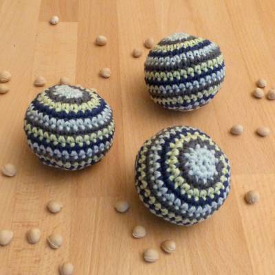 3 gehäkelte Jonglierbälle aus Biobaumwolle in blau-grau-grün, Handarbeit