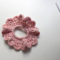 Häkelanleitung für einen coolen Haargummi Bild 1