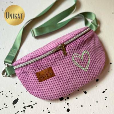 Unikat / Trendy Crossbag / Crossbody / HipBag / Bauchtasche / Gürteltasche / Umhängetasche aus Lila Cord