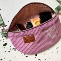Unikat / Trendy Crossbag / Crossbody / HipBag / Bauchtasche / Gürteltasche / Umhängetasche aus Lila Cord Bild 8