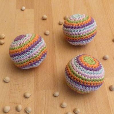 3 gehäkelte Jonglierbälle aus Biobaumwolle, bunt geringelt, Handarbeit