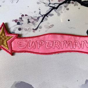 Stickdatei 3D-Anhänger SUPERMAMA, Maschinenstickerei, Stickmuster mit Trapunto-Effekt, 3D-Stick, Lesezeichen Bild 4