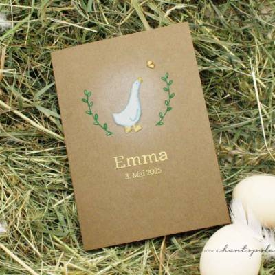 Personalisierbare Geburtskarte mit Ente & Schmetterling auf Kraftkarton