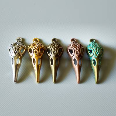 4 oder 8 Stück Rabenschädel Anhänger Charms 5 Farben zur Auswahl