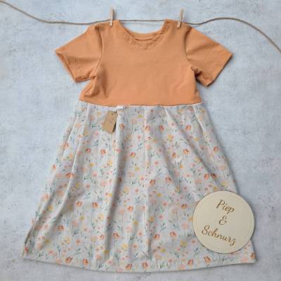 Kurzärmliges Kinderkleid `Blumenwiese` in Größe 110 aus wunderbar weichem Baumwolljersey