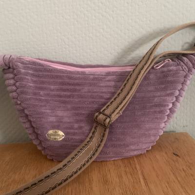 Wertige CordTasche, Moonbag, Lunabag, Cross-over-Tasche, Cord, flieder, Innenfach mit RV, 2 Steckfächer