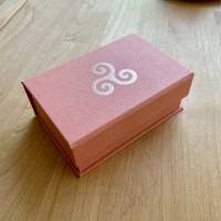 Schatulle mit Symbol Triskele Bild 1