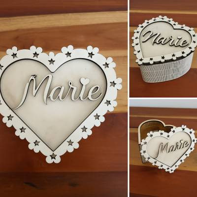 Herzförmige Holzbox mit Name – personalisiertes Geschenk mit Sternrand & Schriftzug.