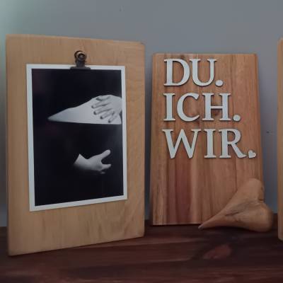 Bilderhalter aus massiver Eiche mit Metallklemme – rustikal, personalisierbar & perfekt für besondere Erinnerungen