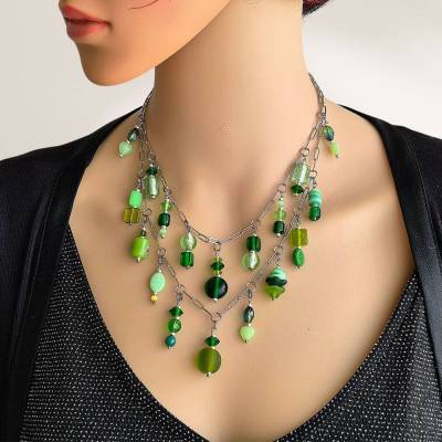 Dirndl-Halskette mit Charms – Moderner Trachtenschmuck für Oktoberfest, Schützenfest & Alltag