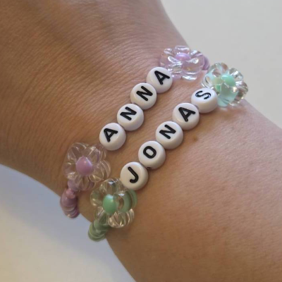 Kinderarmband mit Name und Blume / Perlenarmband für Kinder