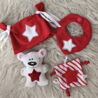 Stickdatei Puppenkleidung für Baby Puppe 43cm – Set: Halstuch, Mütze, Teddy, Schnullertuch, Sabberlatz – Design by Jasmina Bild 2