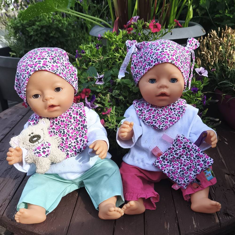 Stickdatei Puppenkleidung für Baby Puppe 43cm – Halstuch, Mütze, Teddy, Schnullertuch, Sabberlatz Set 2550 mit Anleitung Bild 1