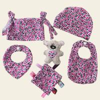 Stickdatei Puppenkleidung für Baby Puppe 43cm – Halstuch, Mütze, Teddy, Schnullertuch, Sabberlatz Set 2550 mit Anleitung Bild 2