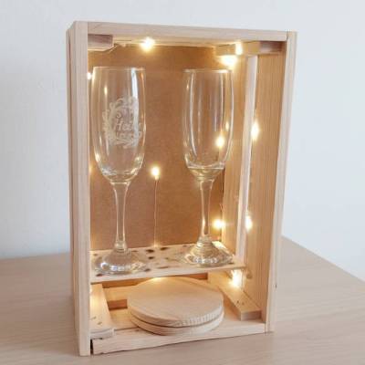 Exklusive Sektgläser-Box mit 2 Gläsern, 2 Untersetzern & Wunschgravur – Das perfekte Geschenk für Sektfreunde