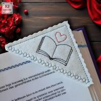 Stickdatei Set – ITH Leseecke & Lesezeichen ab 10x10 Rahmen mit Herz-Buch-Motiv Bild 1