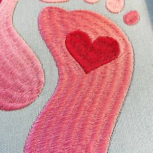 Stickdatei Baby Füßchen in 6 Größen, Maschinenstickerei, Stickmuster mit süßem Motiv zur Geburt Bild 3